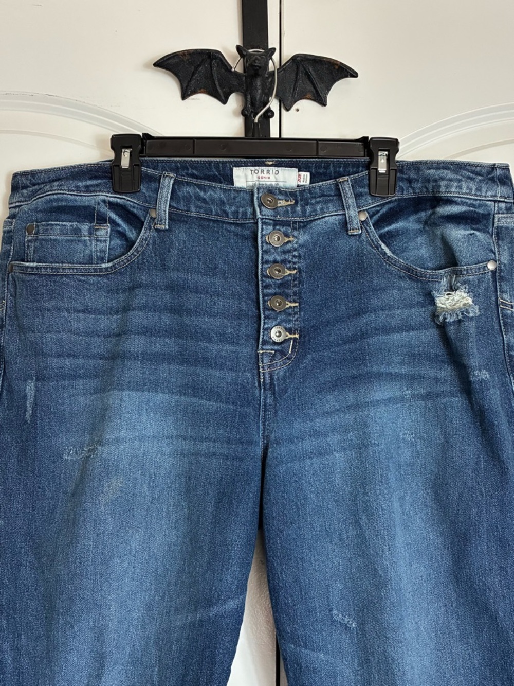 Torrid medium blue distressed button-fly Jeans Pockets Straight Leg size 20R - Picture 3 of 10